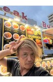ハワイ生活を発信している元『光GENJI』の諸星和己。黒く焼けた肌も相まって、アイドル時代とはかなり“激変”した姿に(公式ブログより)