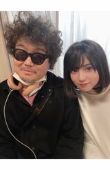 “パパ活”と添えて投稿されたゆうたろうとのツーショット（三木康一郎監督のXより）