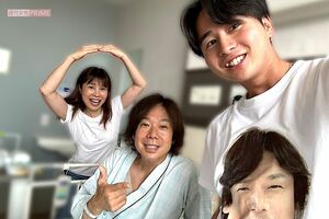 ユニークなTシャツを着てやってきた次男と　写真提供／佐藤弘道