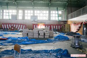 震災当日の卒業式、直後に避難所と化したさまが残る富岡町の体育館