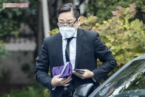 猿翁さんの四十九日法要に出席した香川照之。豪快なツーブロックの髪型が印象的