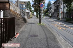 事件が起きた現場。事件直後は地面に被害者の血が飛び散っていた