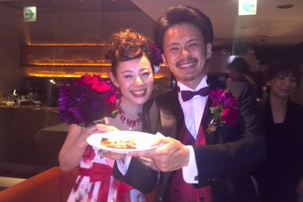 牧野友香子さんと夫。社会人1年目で出会った彼と翌年、23歳で結婚