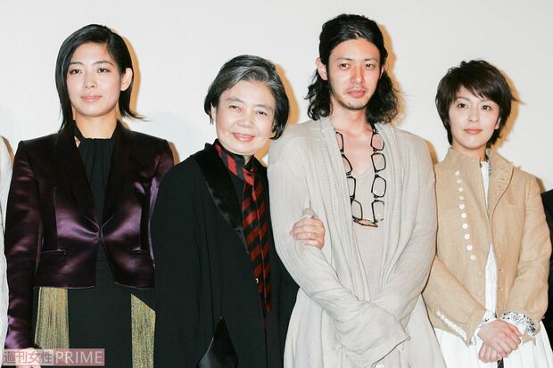 リリー・フランキーの代表作『東京タワー 〜オカンとボクと、時々、オトン〜』の映画版（’07年公開）では、オカン役で出演。若いころのオカン役を娘・内田也哉子が演じ、親子初共演　撮影／週刊女性写真班