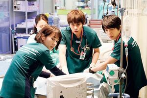 『ナイト・ドクター』毎週月曜夜9時〜（フジテレビ系）放送中出演／波瑠、田中圭、岸優太、北村匠海、岡崎紗絵ほか