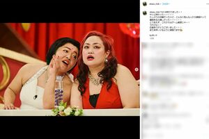 アンジェリーナ・ジョリーにも例えられたおかずクラブ・ゆいPの真っ赤なドレス姿（おかずクラブの公式インスタグラムより）