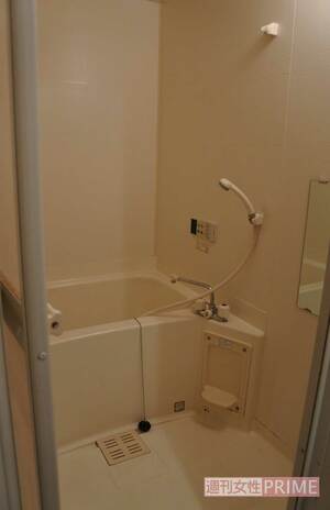 心愛さんが亡くなった浴室と同型の浴室。アパートの別の部屋で撮影