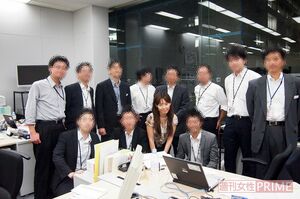 銀行員として働いていたころの千津さん。派手なファッションで個性を貫こうとしていた