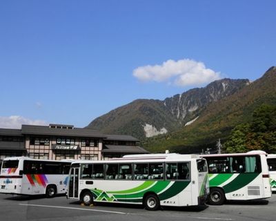 お手軽なバスツアー「長年続けている大手は信用できる」