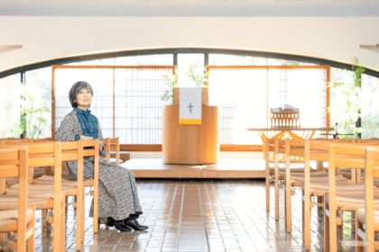 聖書の世界を楽しく学ぶ「バイブルカフェ」の講師としても活動している※撮影／伊藤和幸