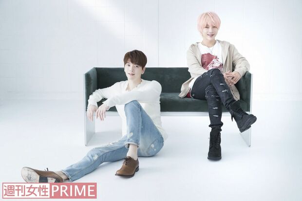 超新星のソンジェ（左）とユナク（右）