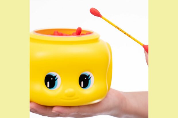 『フエキどうぶつのり』の中身は綿棒。綿棒の軸にはメッセージが（C）FUEKINORI KOGYO/EFFORT