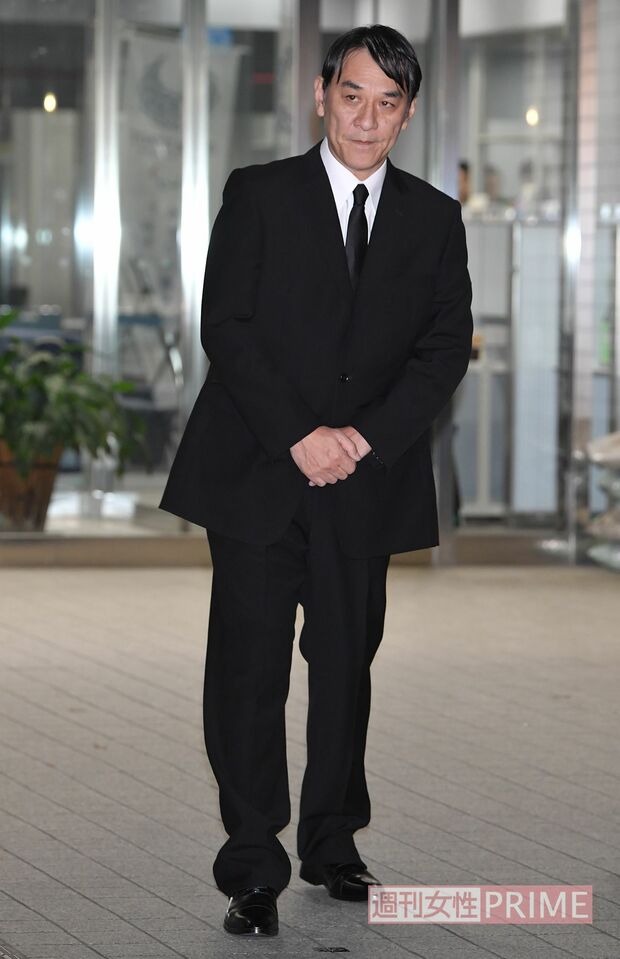 2019年4月、保釈されるも憔悴の色が見えるピエール瀧