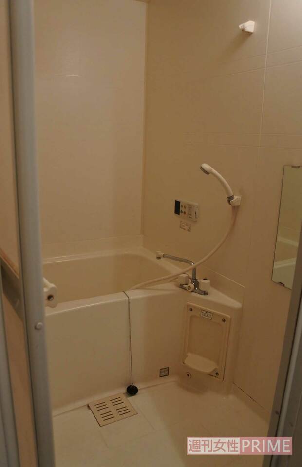 心愛さんが亡くなった浴室と同型の浴室。アパートの別の部屋で撮影