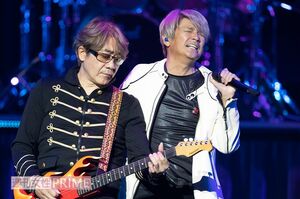 35曲歌い上げた近藤真彦とギタリストのヨッちゃんこと野村義男