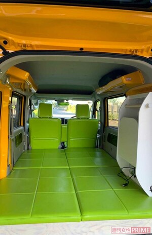 「アムズレンタカー」は料金が安いのがウリ!　軽自動車のキャンピングカーでも車内は広々とした印象（本人提供）