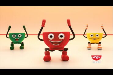 リニューアルされた『お椀で食べるシリーズ』CM（日清公式YouTubeより）