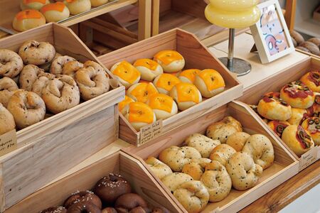 「ポテトサラダガーリックチーズ」や「くるみクランベリー」などラインアップは約10種類