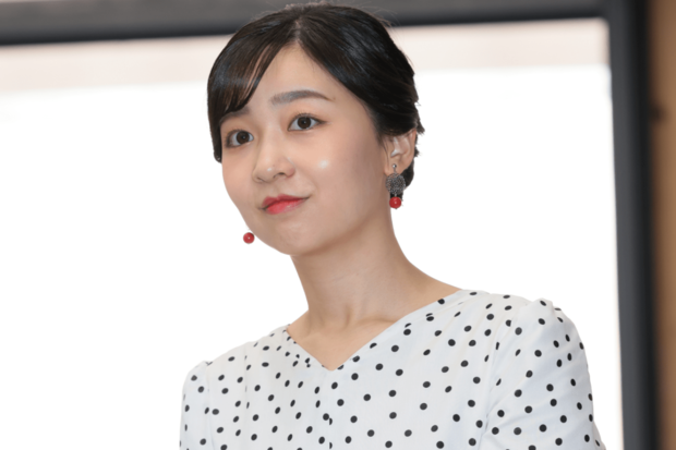 大阪・関西万博会場を訪れた際のドット柄ワンピースやイヤリングにも注目が(2025年8月23日)