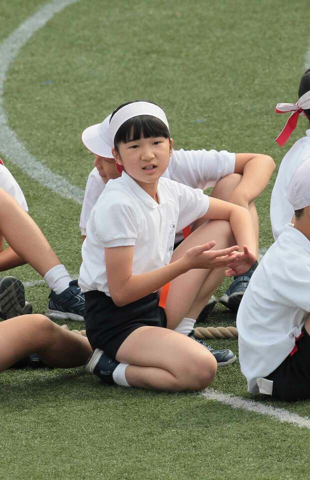 学習院初等科4年（’11年）綱引き　試合前に