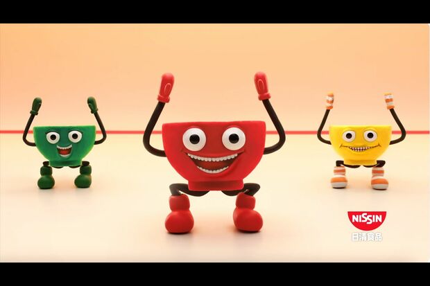 リニューアルされた『お椀で食べるシリーズ』CM（日清公式YouTubeより）