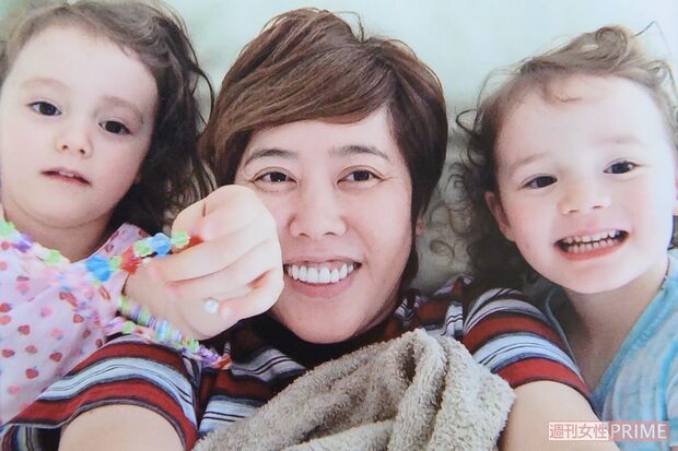 「家では英語を禁止にしているんですけど、ケンカをすると私にはわからないと思って、娘たちが英語で文句を言うんです（笑）」