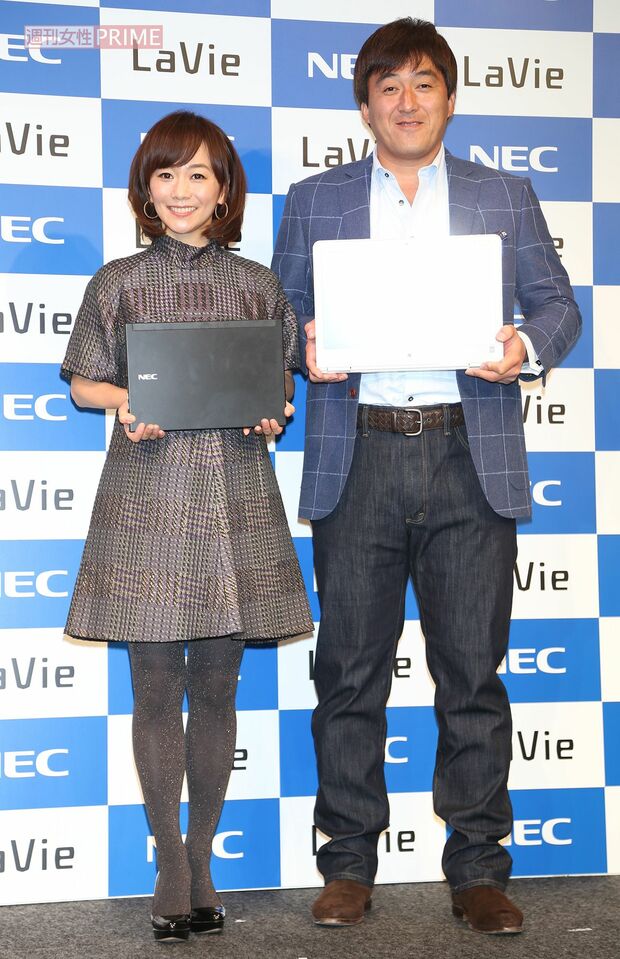 妻は、元フジテレビアナウンサーの木佐彩子。夫にも負けないフランクさが評判