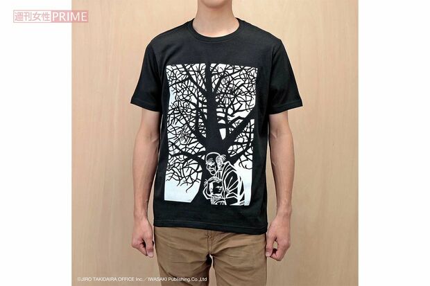 『モチモチの木』のストーリーを再現すべく、暗闇で木に明かりが灯っているように蓄光素材が