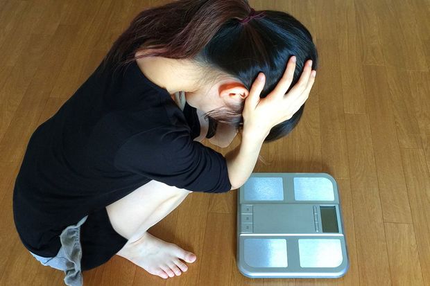 発症した当時の村上さんの1日の摂取カロリーは600キロカロリー。最もやせていたときは朝起きると布団が重く動けなかった