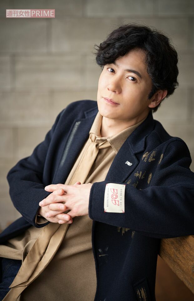 稲垣吾郎　撮影／廣瀬靖士　ヘアメイク／金田順子　スタイリスト／黒澤彰乃　衣装協力／ジャクソン・マティス（ヒラクPR）、ボブ（タキヒヨー）　撮影協力／PROPSNOW、BACKGROUNDSFACTORY