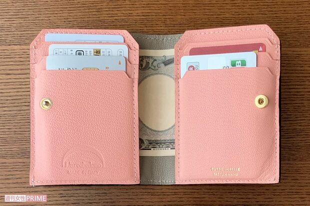 必要最小限のものしか“入らない”ミニ財布がお気に入り。持ち歩きも便利