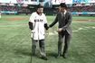 『王貞治デー』のファーストピッチに登場した張本勲（YouTubeより）