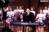 ’91年のNHK紅白歌合戦で『どんなときも。』を熱唱。この曲は翌年春の選抜高校野球入場行進曲にも選ばれた