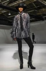 明菜が衣装で使用したフリンジシャツ（ブランド公式サイトより）