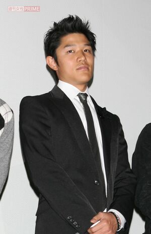 2007年12月、映画『椿三十郎』舞台挨拶に出席した鈴木亮平