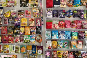 グミ好きの人には、自宅にグミ棚をつくっている人も多い