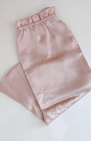 寝ているときの摩擦でキューティクルが傷むと聞き、ヘアキャップを愛用。「朝、起きたときの髪のまとまり感が違うので、もう手放せません！」