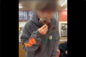 SNS上で拡散された、『山岡家』で迷惑行為をする男性の動画