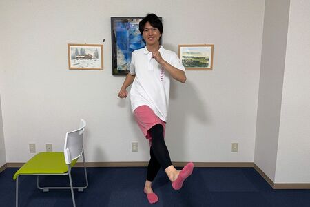 （5）足踏みキック［30秒］前もも（大腿四頭筋）が鍛えられる