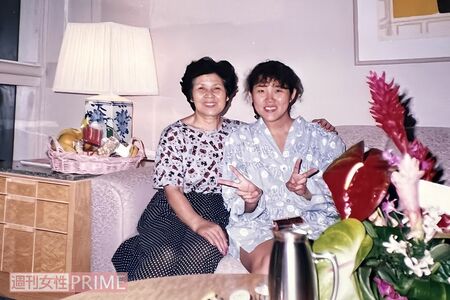 邦子さんが30代のころ。忙しくてあまり家族旅行に行けなかったが、ロケ先のハワイのプリンスホテルに呼べたのはいい思い出