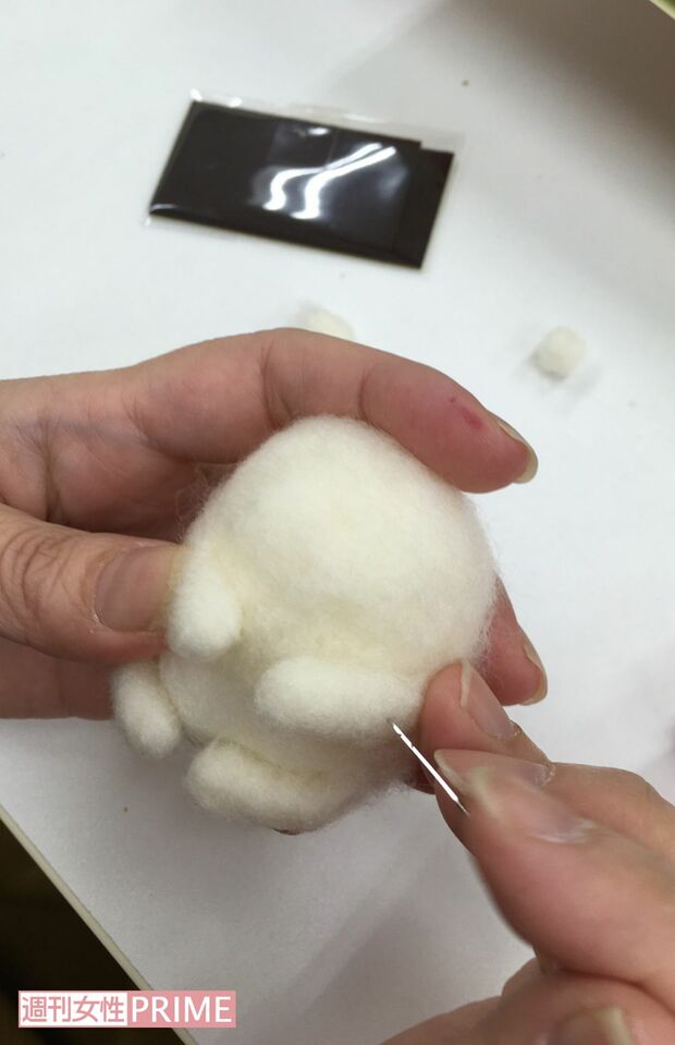 『ニードルフェルトですみっコぐらし』製作会を実施。初心者ばかりだったが、綿を針で刺すことで形になっていくのが面白く、大の大人でもハマる人が続出。無心で針を刺すことはストレス解消にもなると大満足だった