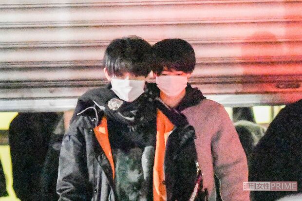 （左から）三宅健、有岡大貴