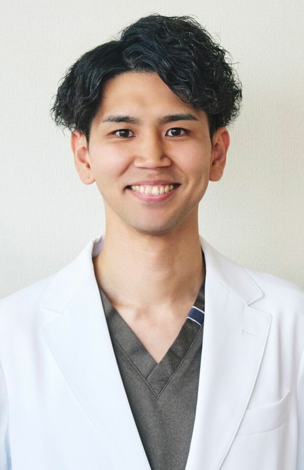 鍼灸師。クボ鍼灸院代表。30歳で東洋医学専門の鍼灸院を開業。SNS総フォロワー16万人、雑誌やメディアなど多数出演。