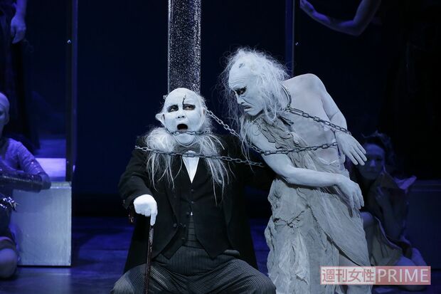 クマさんこと篠原勝之さんは大駱駝艦の公演に客演したことも（上左がクマさん、右が麿さん）(C)川島浩之