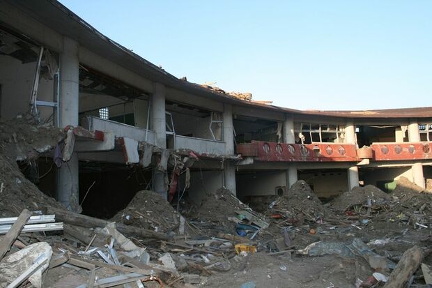  被災から1か月後の石巻市立大川小学校