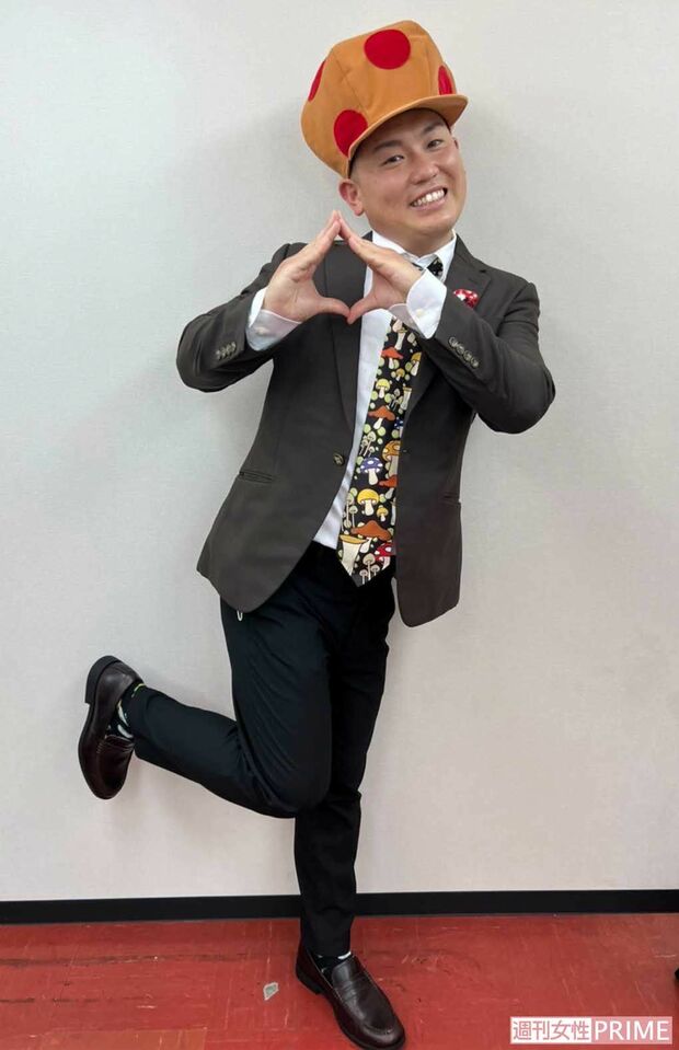 “きのこ芸人”として活動する坂井きのこ