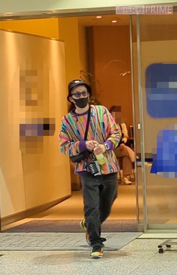 クリニックから出てきたISSA