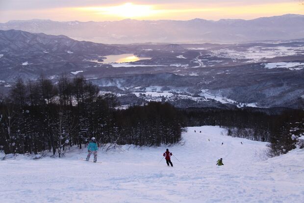 豪雪地帯のため、例年どおりなら妙高高原スキー場では3月までスキーが楽しめる