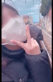 動画の最後には決めポーズをとっていたインフルエンサー女性