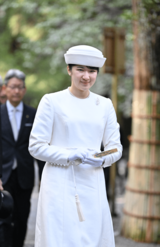 '23年6月、岩手県で行われた植樹祭に陛下とご一緒に臨まれた雅子さま